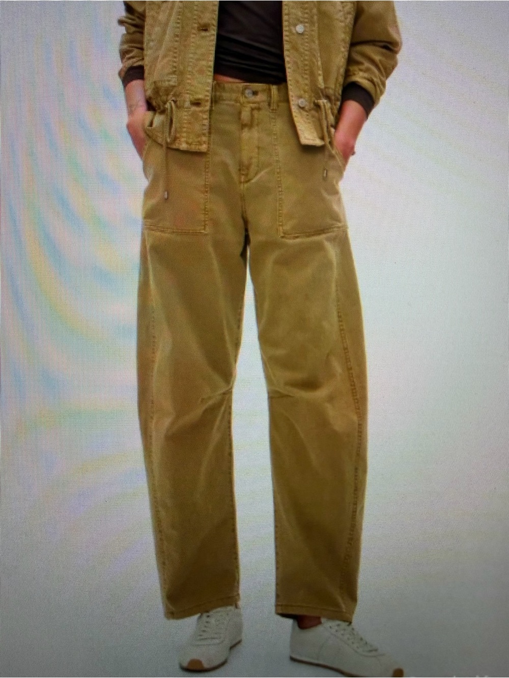 Gap Women’s Utility Cargo Barrel Leg Pants in Tan/Beige